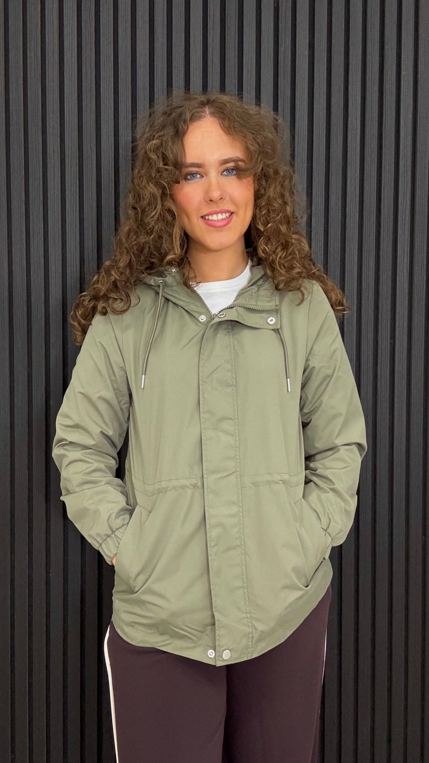 Women’s lightweight hooded jacket in khaki green with an adjustable waist, front zip and popper fastening, and practical side pockets.