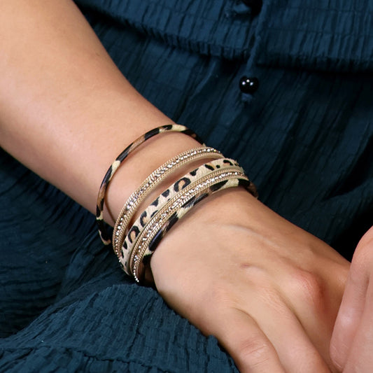 Multistrand leopard print and golden element bracelet