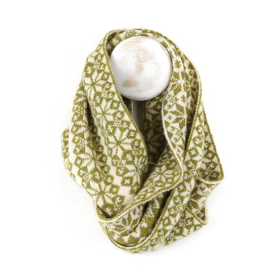 Olive and cream scandi starflower snood