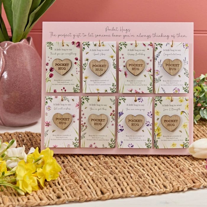 FLORAL WOOD POCKET HEART HUG assorted