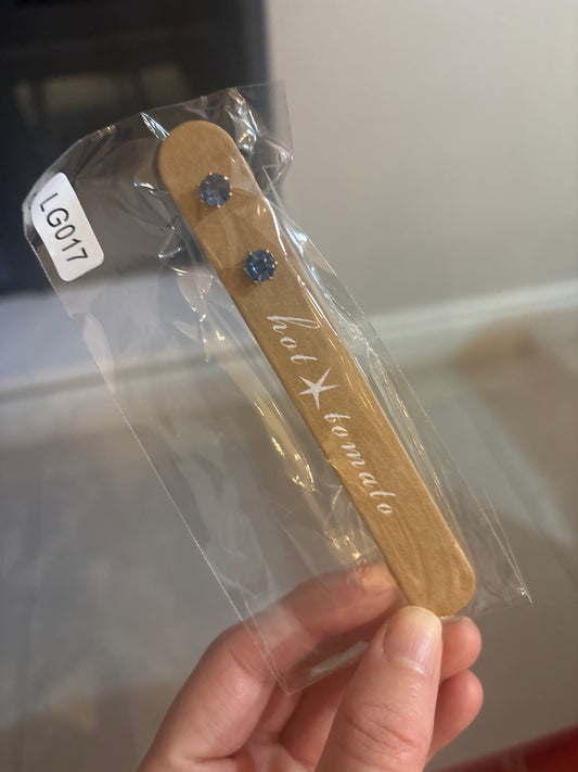 LG017 Classic Claw-Set Crystal Studs / 5mm - Worn Gold/Sapphire