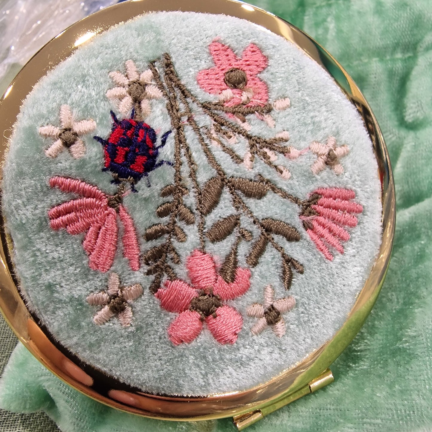 EMBROIDERED MIRROR - MINT FLOWER
