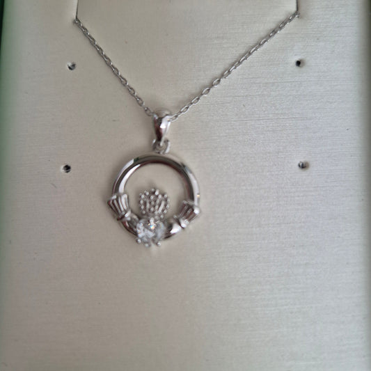 CLEAR STONE CLADDAGH PENDANT AND CHAIN SILVER CS127