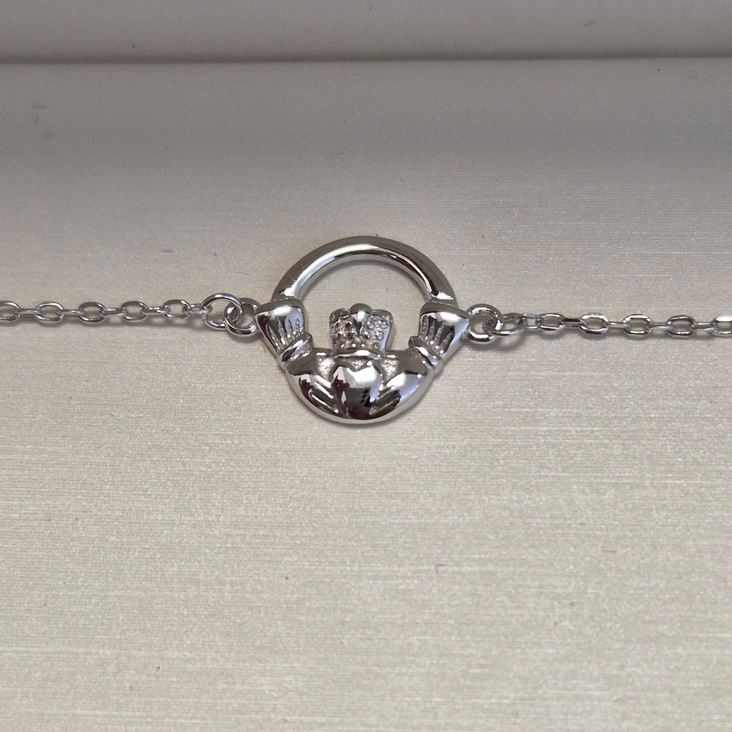 Silver Small Claddagh Bracelet KS917