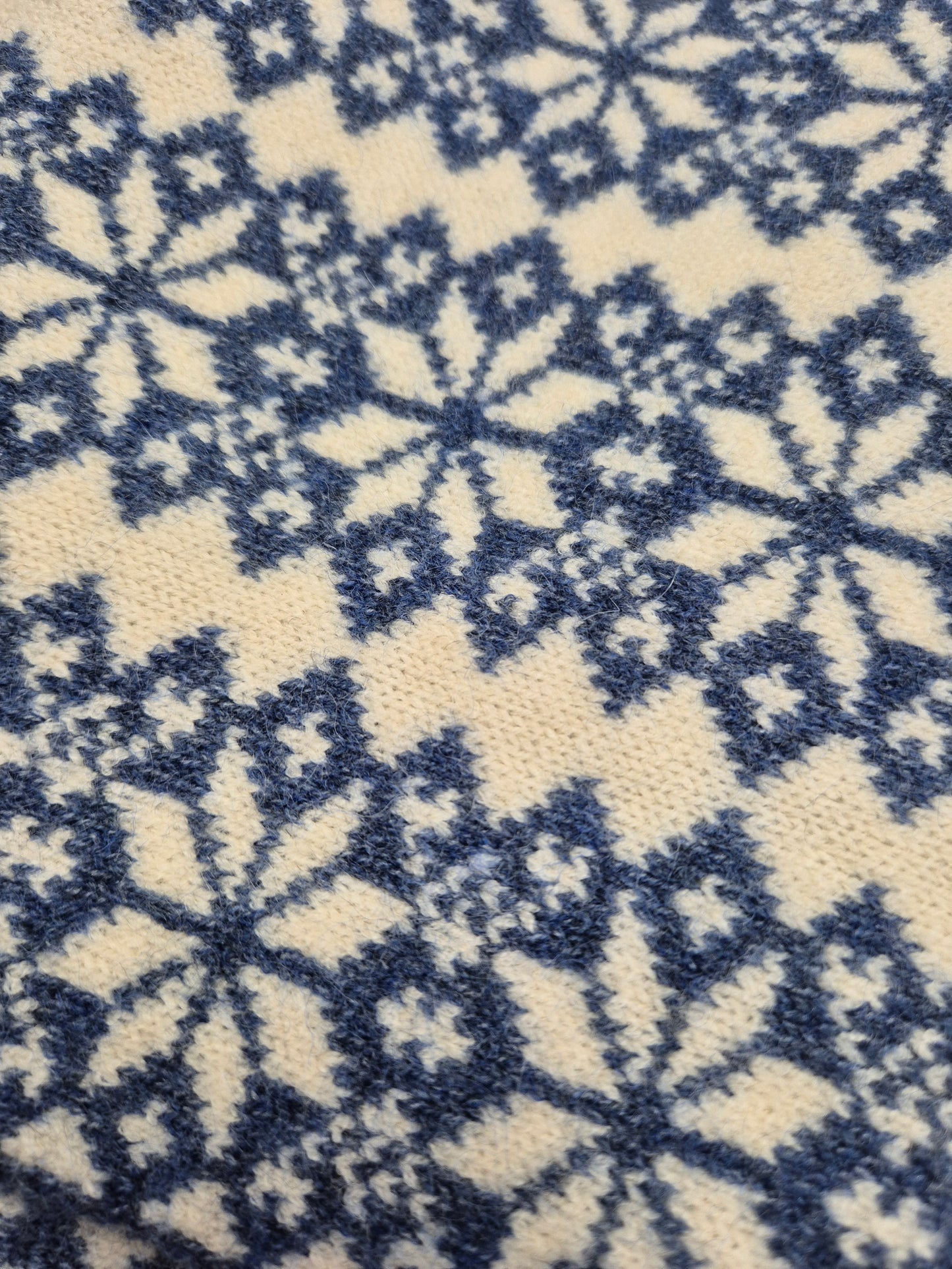 Navy and cream scandi starflower snood