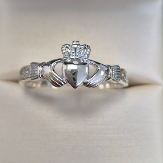 Celtic Claddagh Ring with band detail R287