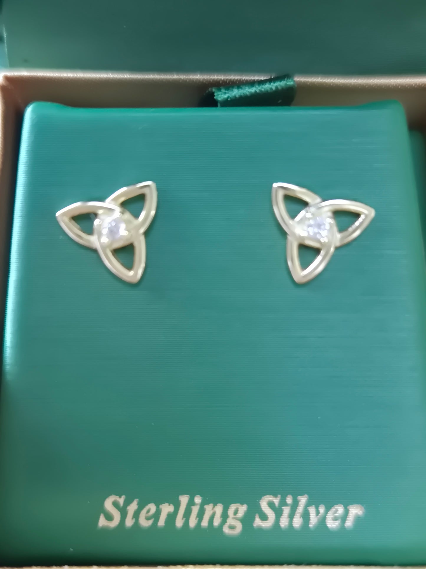 Triskele stud earrings with stone CS338