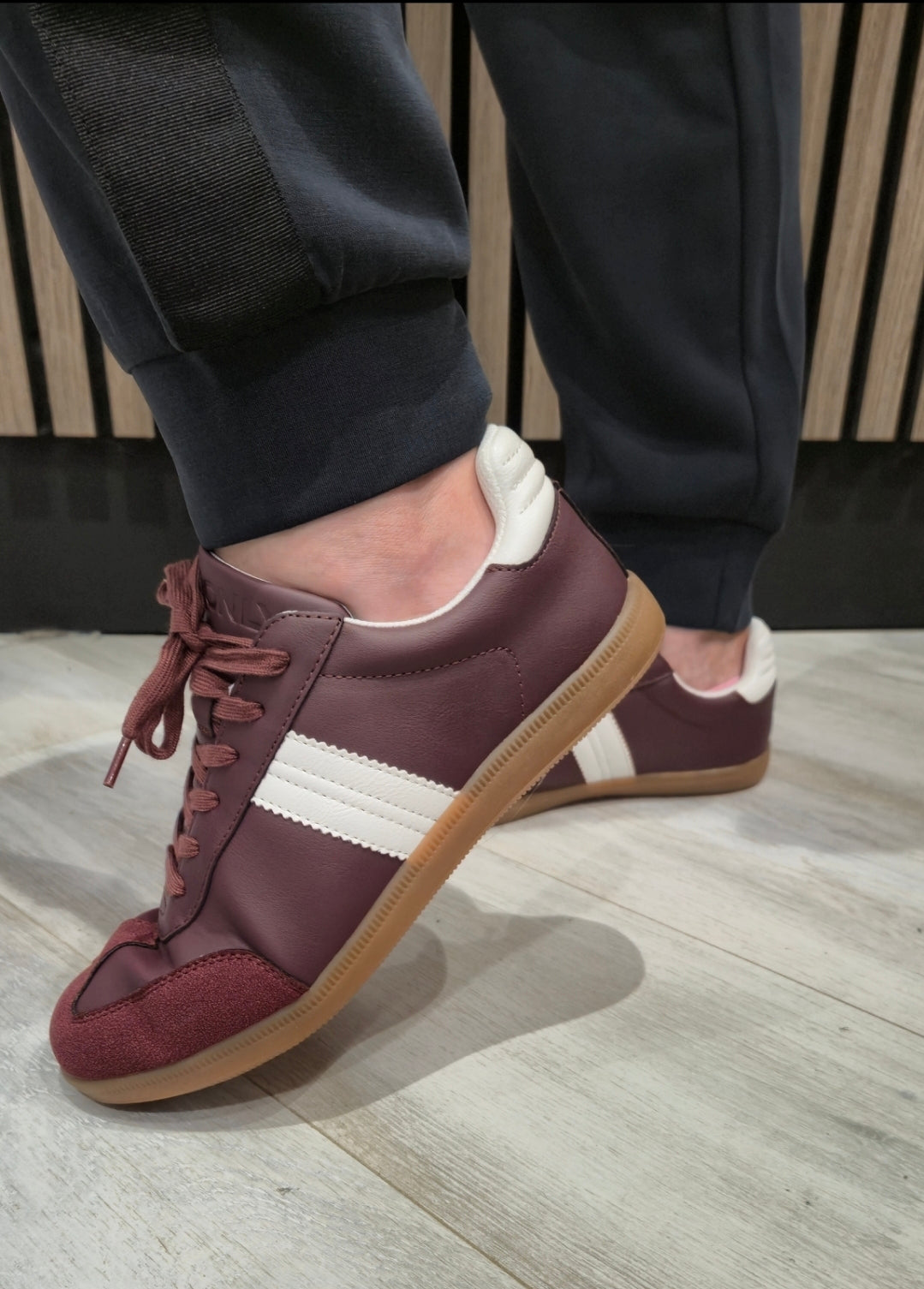 Callie burgundy trainer