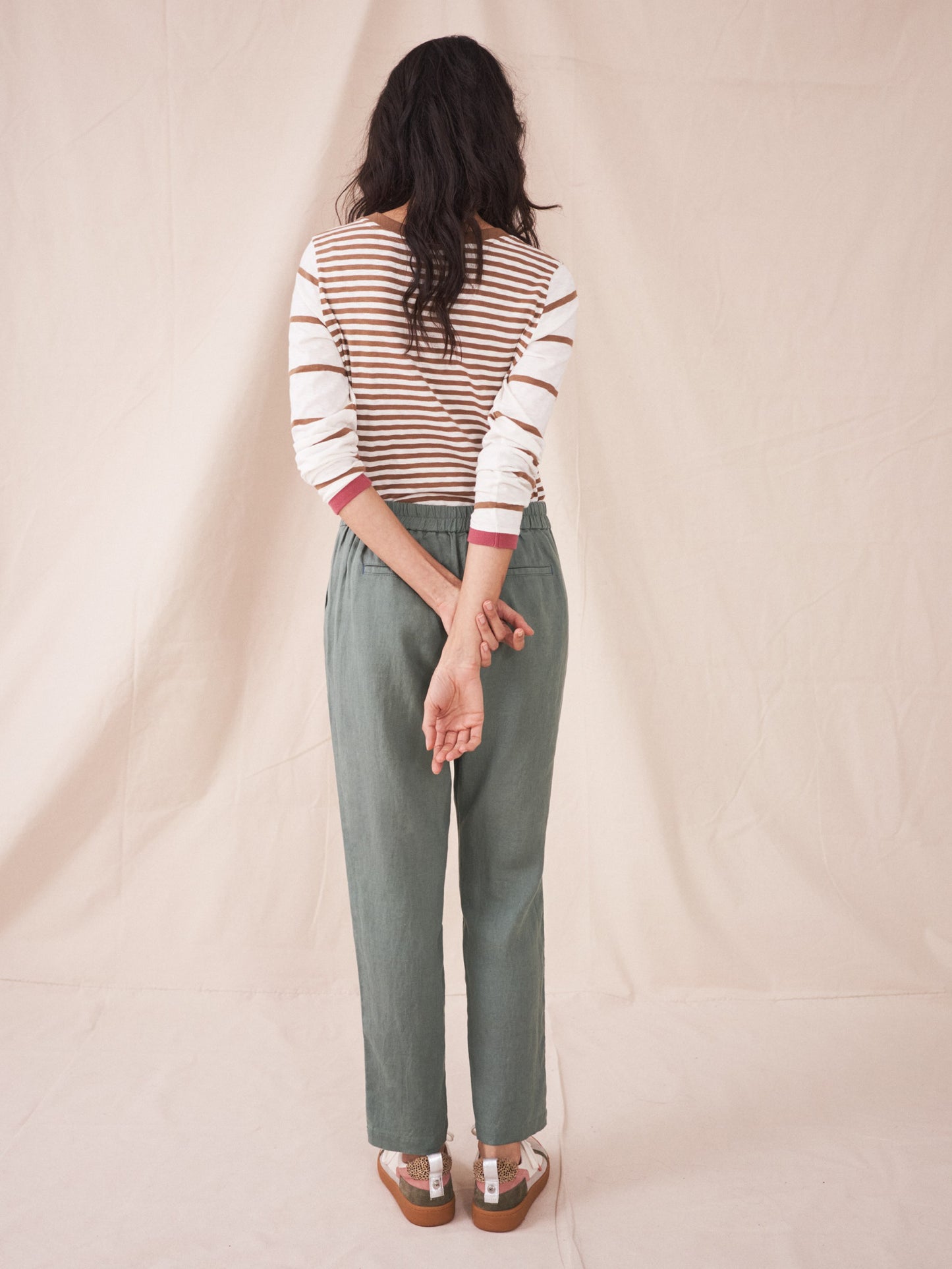 MADDIE LINEN TROUSER
KHAKI GREEN