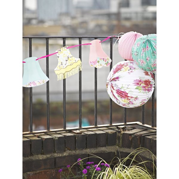 Truly Scrumptious Lampshade Garland