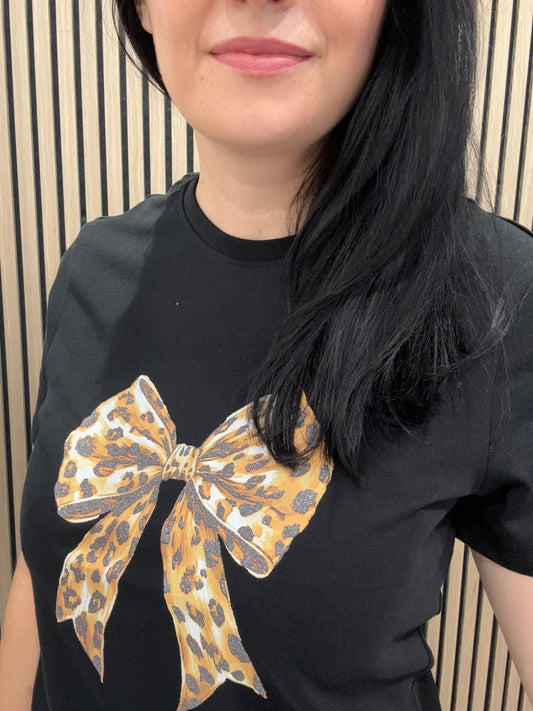 Kita Leo Bow - Black Tee