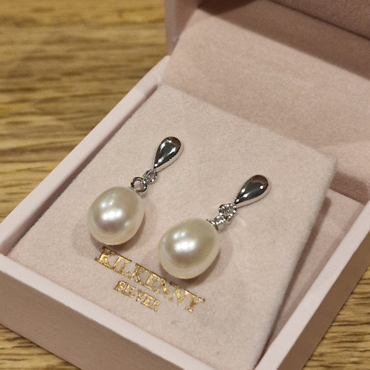 Pearl drop silver earrings