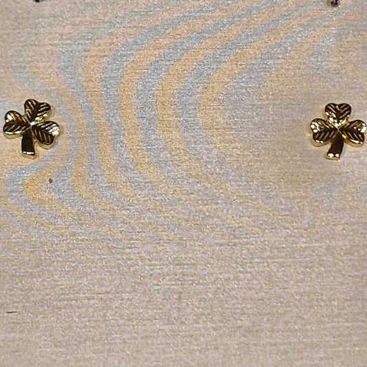 Small Gold shamrock Studs earrings KS149