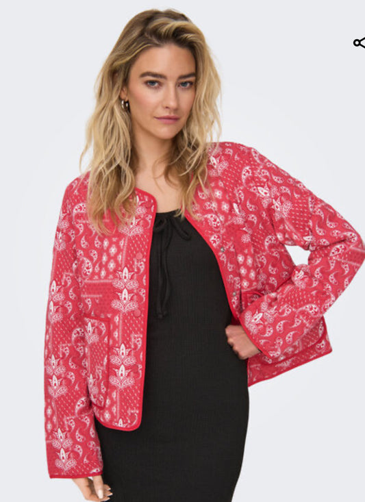 15350003 ONLELVIRA QUILTED JACKET mars red