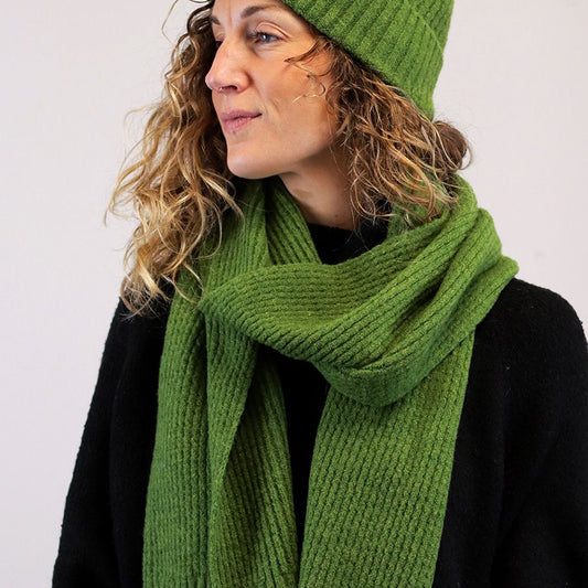 Recycled blend green cable knit scarf