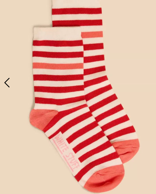 STRIPE PATTERNED ANKLE SOCKS  IN CORAL MULTI