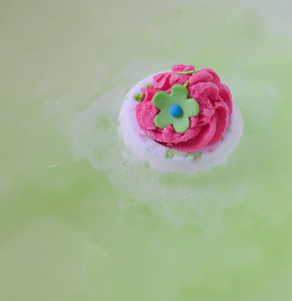 Apple & Raspberry Swirl Bath Blaster