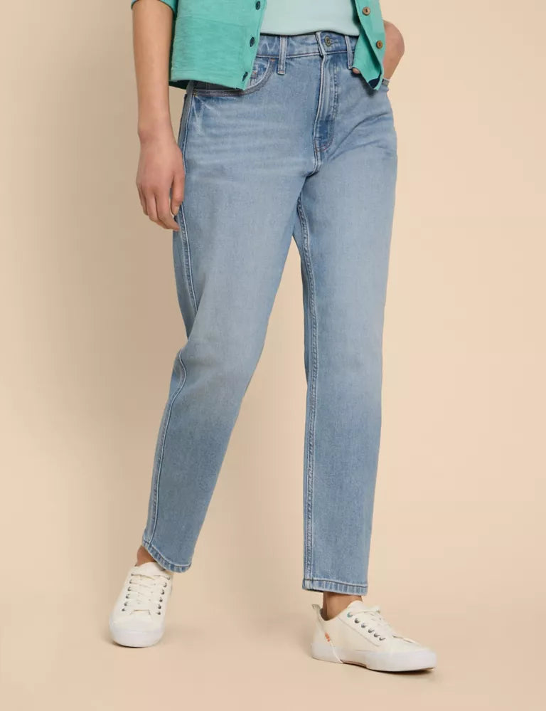 FREYA WEEKEND JEAN
IN LIGHT DENIM regular length