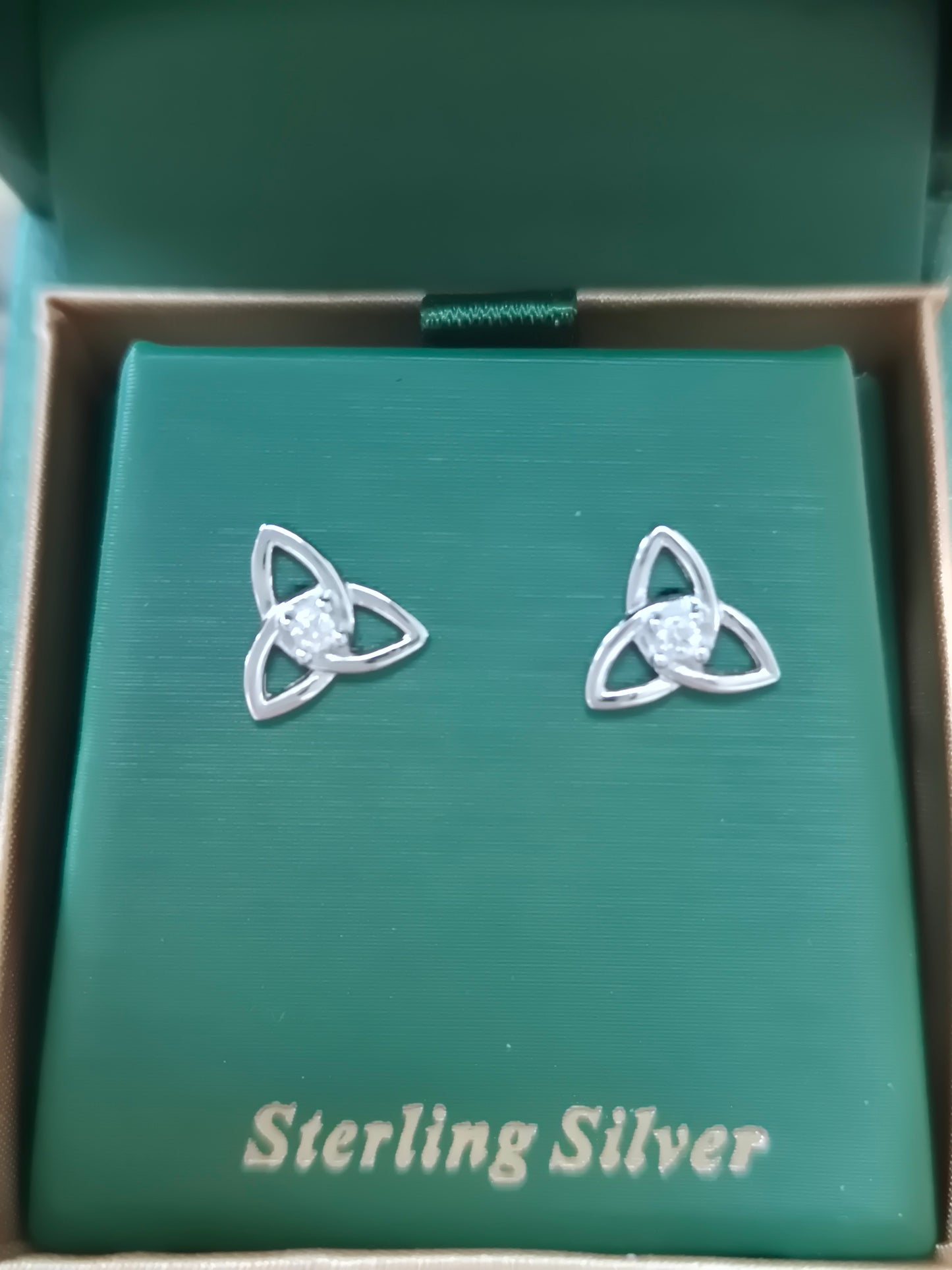 Triskele stud earrings with stone CS338