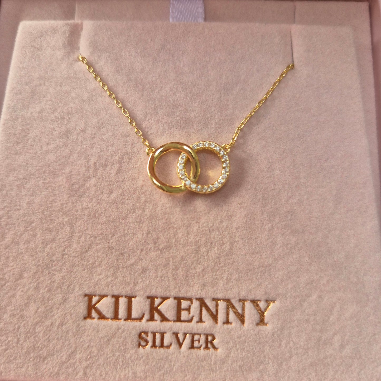 Interlocking circles with stones necklace