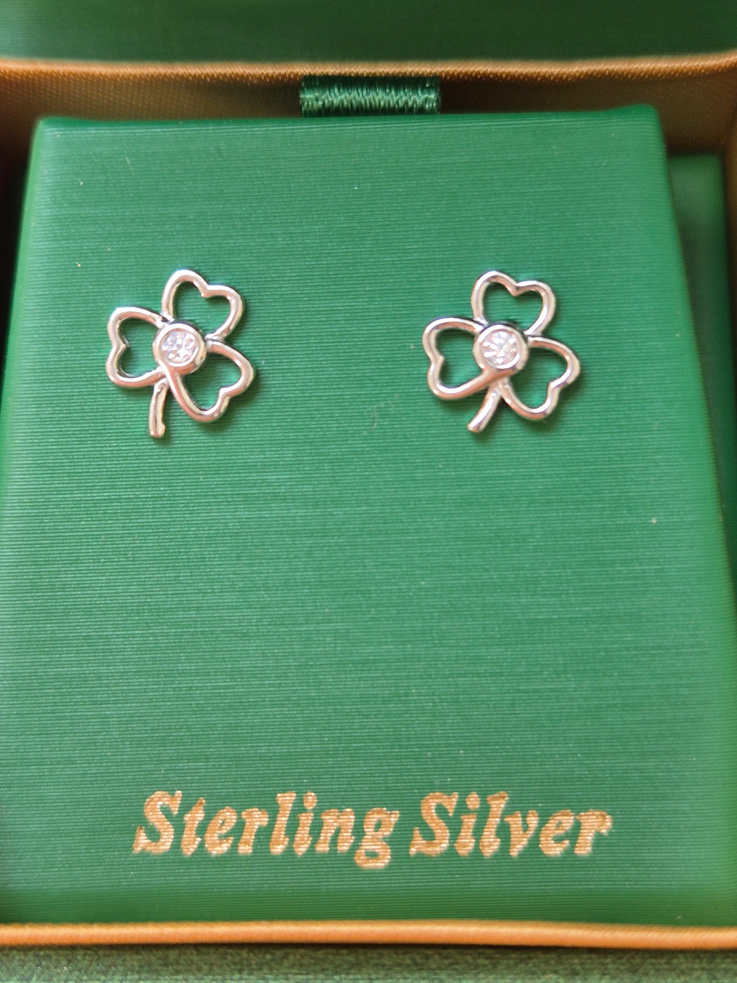 Fine Shamrock Studs earrings CS339