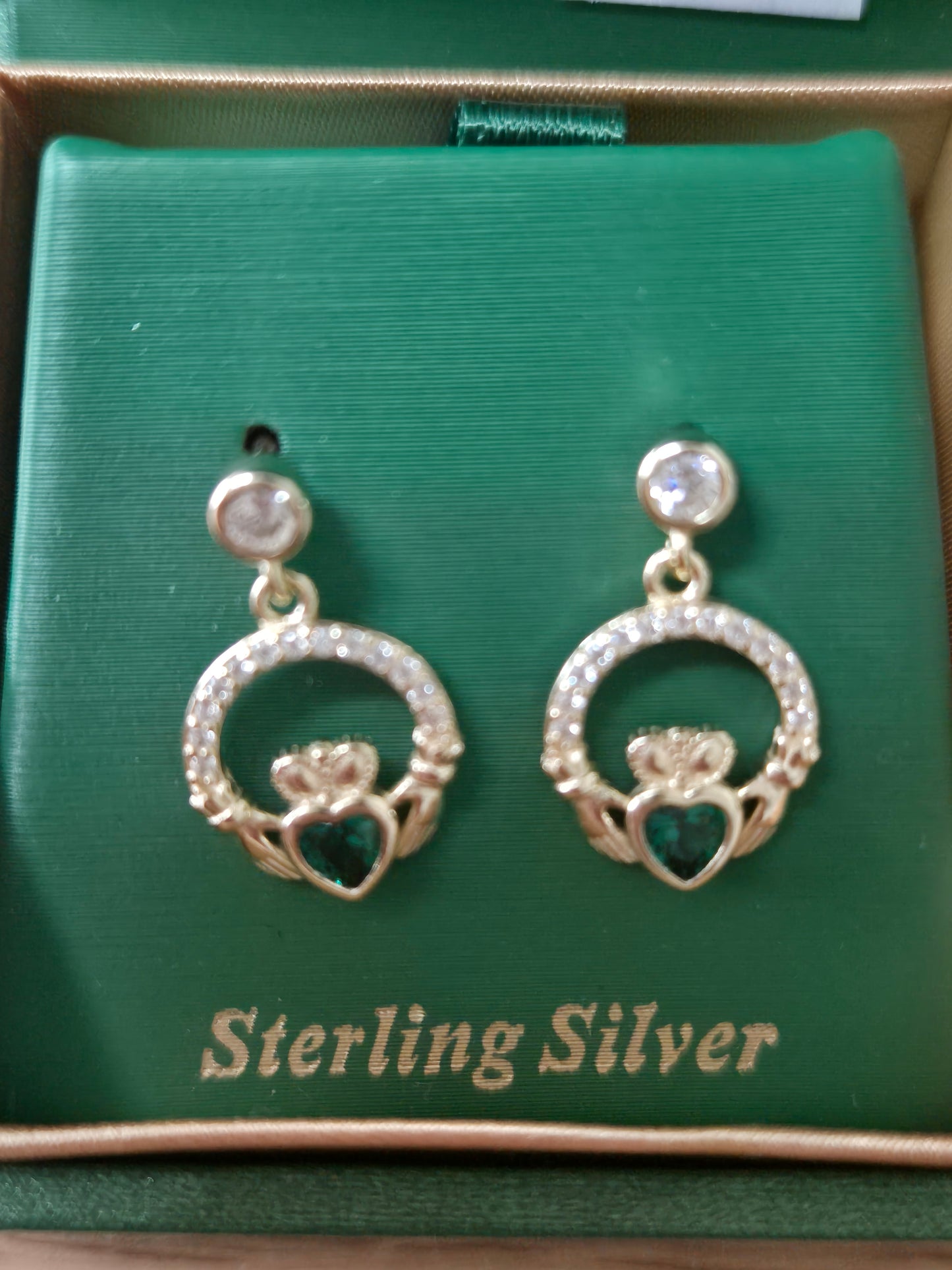 CLADDAGH DIMANTE DROP WITH EMERALD STONE