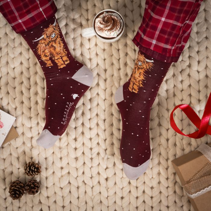 A HIGHLAND CHRISTMAS' HIGHLAND COW MEN'S CHRISTMAS SOCKS